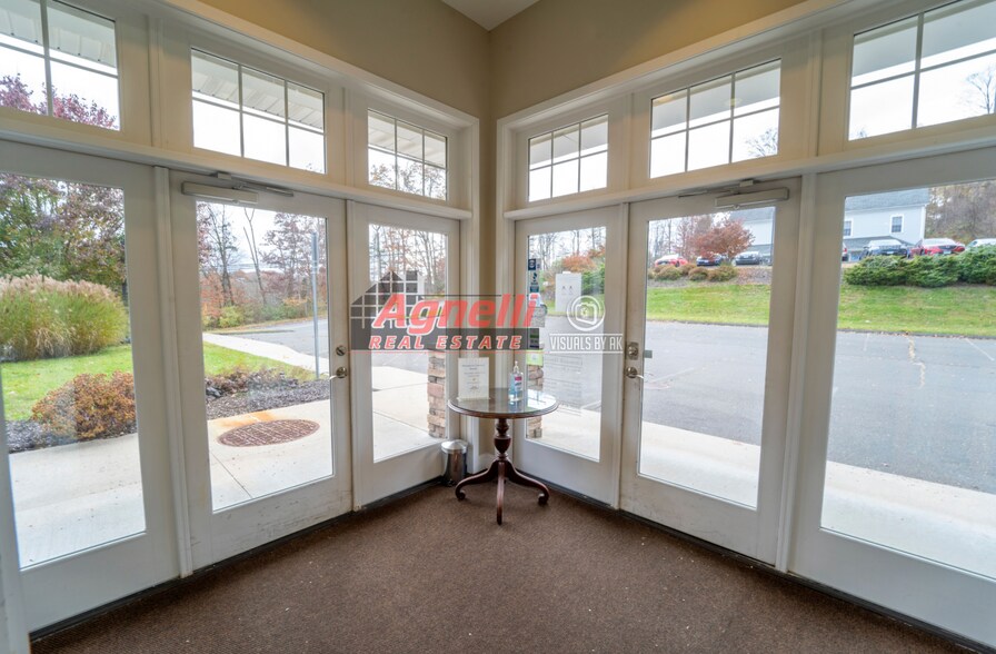 More Photos Of 30 Country Squire Dr, Cromwell Medical For Sale