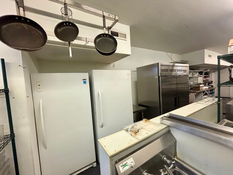 More Photos Of 106 E 4th St, Washington Restaurant For Sale