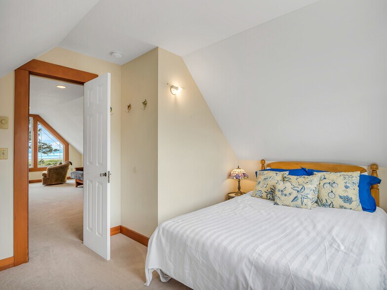 More Photos Of 1021 Promenade, Seaside Specialty For Sale