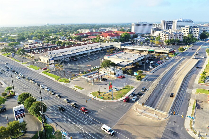 More Photos Of 7959 Fredericksburg Rd, San Antonio Unknown For Lease