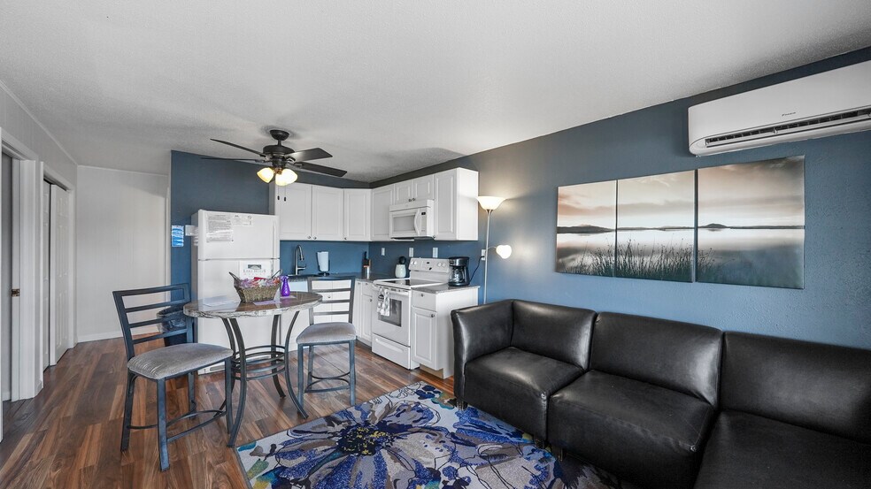 More Photos Of 91 Breeze Dr, Camdenton Hotel For Sale