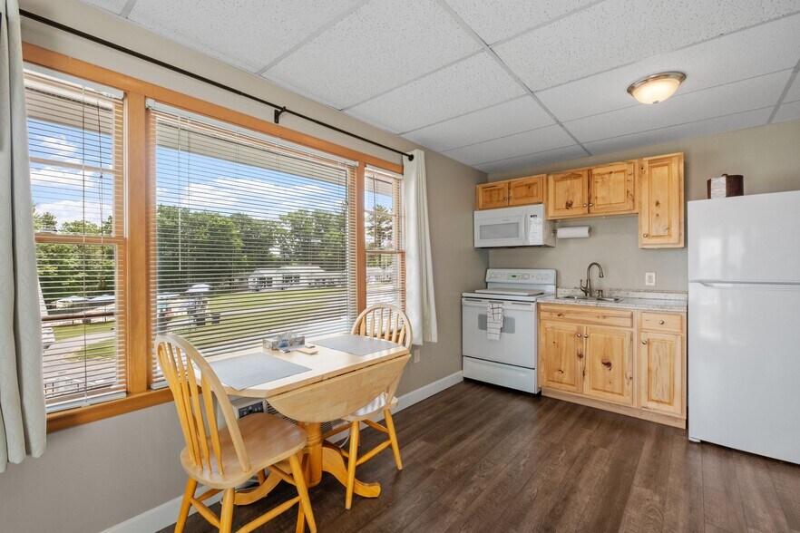 More Photos Of 291 Endicott St N, Laconia Hotel For Sale