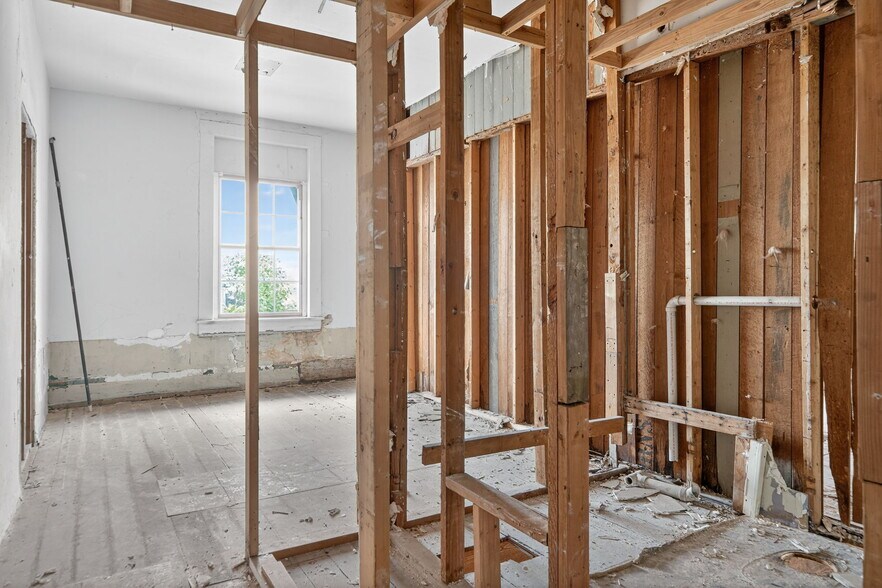 More Photos Of 1425 S Flores St, San Antonio General Retail For Sale