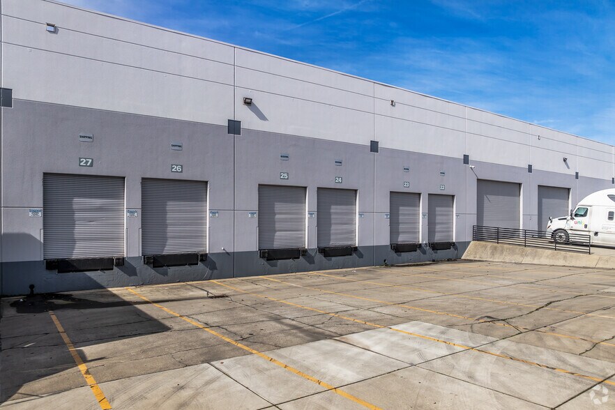 More Photos Of 1500 Overland Ct, West Sacramento Warehouse For Lease