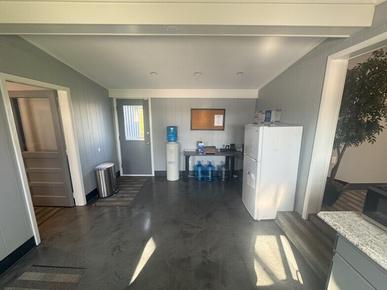 More Photos Of 8420 Masters Rd, Indianapolis Office For Sale