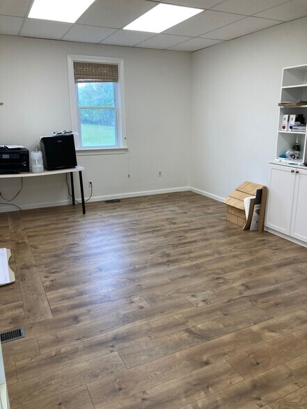 More Photos Of 1041 Main Rd, Westport Office For Lease