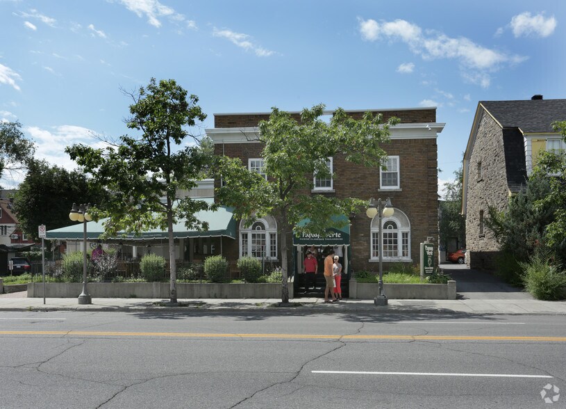 More Photos Of 69 Rue Laurier, Gatineau Restaurant For Lease