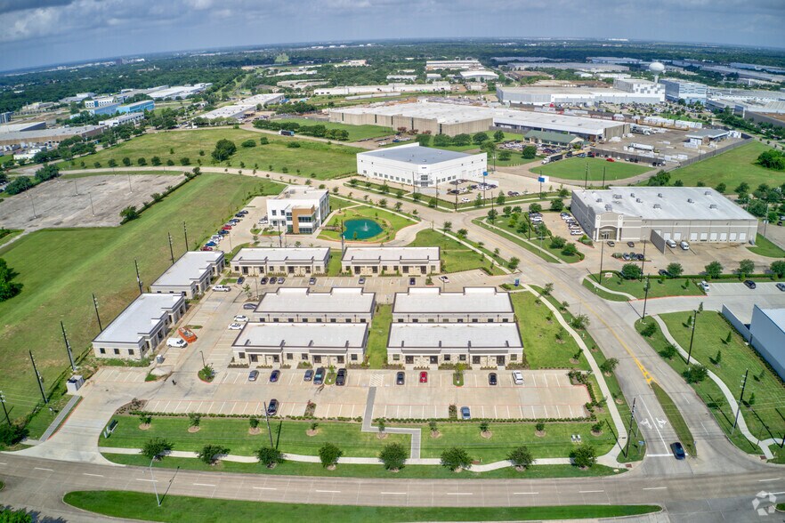 More Photos Of 830 Julie Rivers Dr, Sugar Land Unknown For Lease