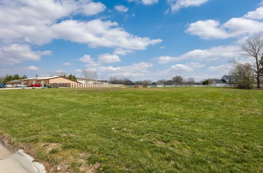 More Photos Of 2300 Hoffman Dr, Effingham Auto Repair For Sale