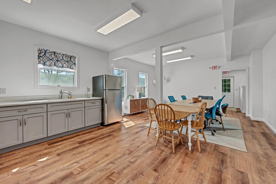 More Photos Of 14 Elm St, New Milford Office For Lease