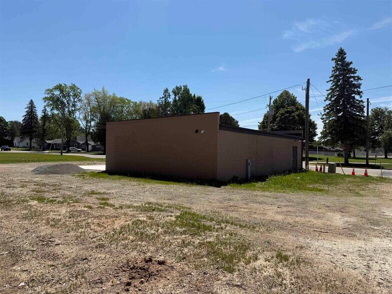 More Photos Of 349 Monroe St, Oconto Falls Service For Sale