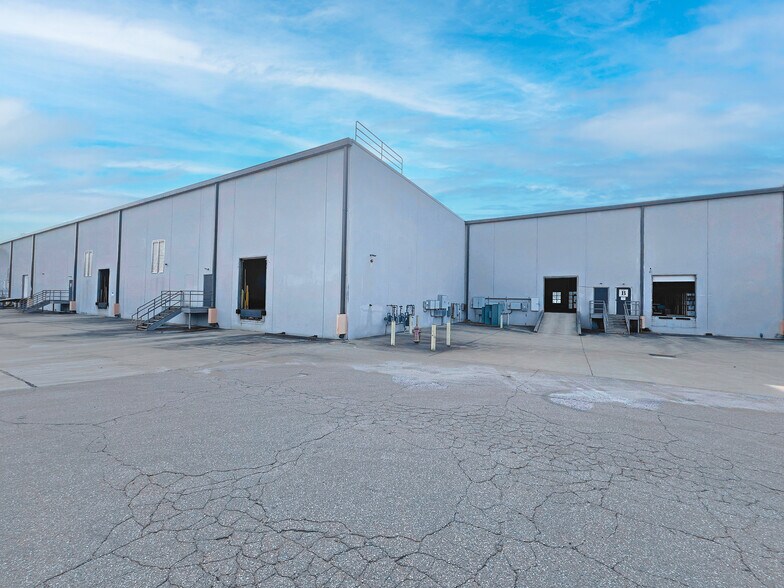 More Photos Of 140 Congress Blvd, Duncan Service For Lease