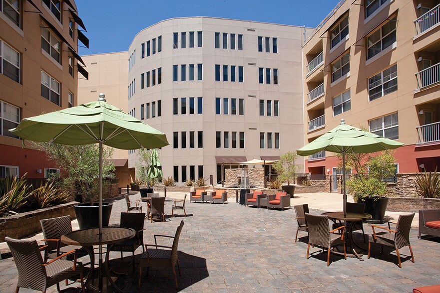 More Photos Of 992-998 4th St, San Rafael Unknown For Lease