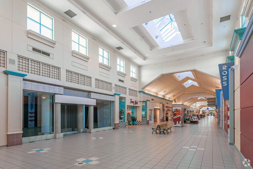 More Photos Of 1669 W Lacey Blvd, Hanford Storefront For Sale