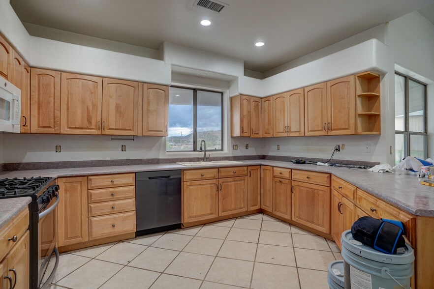 More Photos Of 3760 E Airport Dr, Rimrock Specialty For Sale