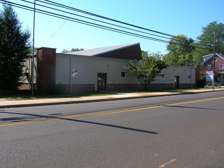 More Photos Of 410 E Walnut St, Perkasie Manufacturing For Lease