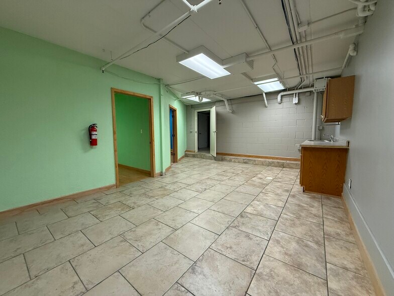 More Photos Of 1820-1828 SE Como Ave, Minneapolis Storefront Retail Residential For Lease