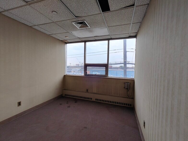 More Photos Of 1169 Oak Point Ave, Bronx Warehouse For Lease