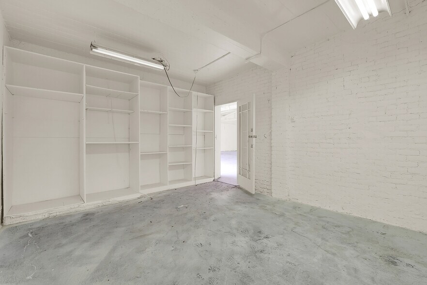 More Photos Of 2860 38th Ave, Oakland Auto Repair For Sale