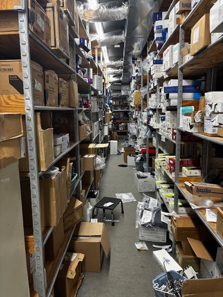 More Photos Of 464 E Main St, Patchogue Freestanding For Lease