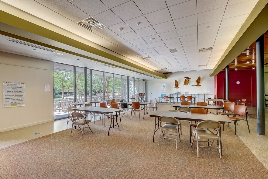 More Photos Of 450 Coyier Ln, Madison Office For Lease