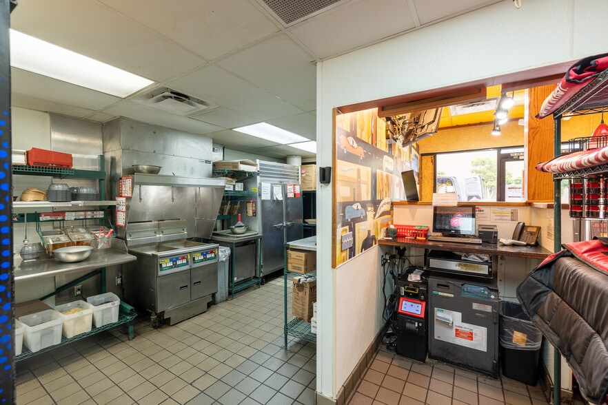 More Photos Of 12203 Hawthorne Blvd, Hawthorne Storefront For Sale