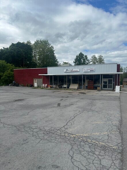 More Photos Of 133 William St, Palmyra Freestanding For Lease