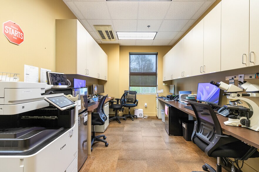 More Photos Of 905 Squalicum Way, Bellingham Flex For Sale