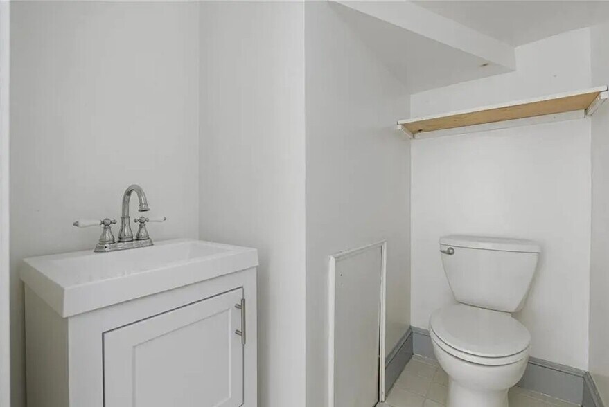 More Photos Of 138 Spring St, Newport General Retail For Sale