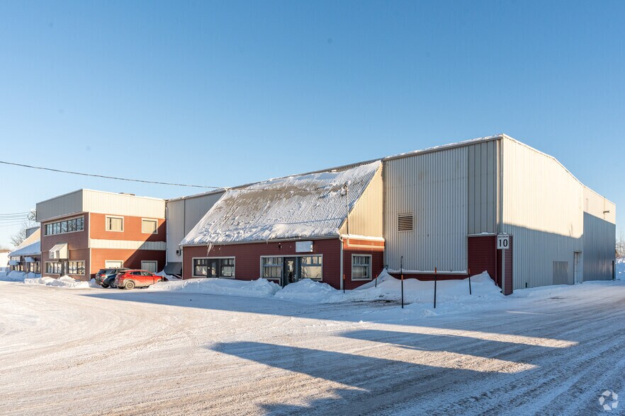 More Photos Of 731-751 Rue De Saint-Romuald, Lévis Manufacturing For Lease
