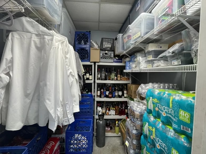 More Photos Of 214 Intendencia St, Pensacola Restaurant For Lease