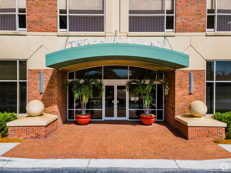 More Photos Of 302 Knights Run Ave, Tampa Medical For Lease