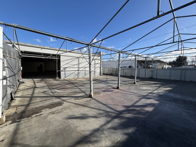 More Photos Of 1428 W South Central Park Ave, Anaheim Warehouse For Lease