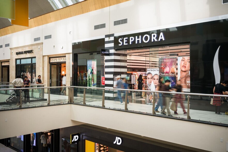 More Photos Of 9301 Tampa Ave, Northridge Unknown For Lease