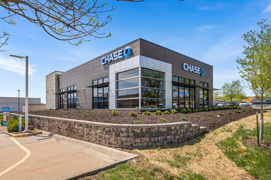 More Photos Of 651 E Red Bridge Rd, Kansas City Office For Sale