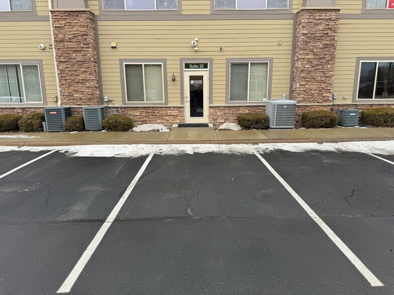 More Photos Of 7945 Stone Creek Dr, Chanhassen Medical For Lease