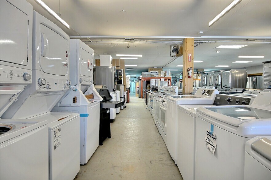 More Photos Of 200 Rue Michel-Lainé, Sherbrooke Industrial For Lease