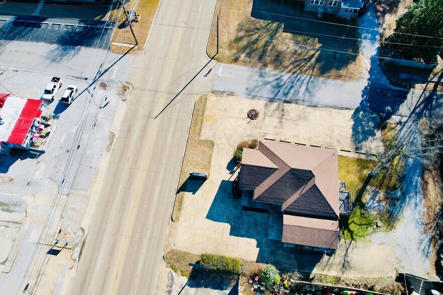 More Photos Of 303 S Second St, Booneville Medical For Sale