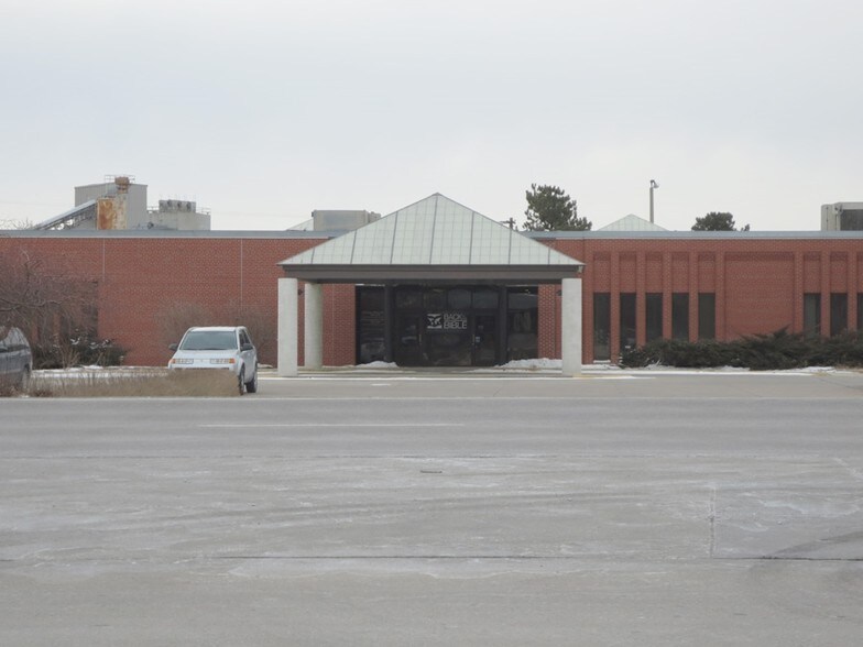 More Photos Of 6400 Cornhusker Hwy, Lincoln Flex For Sale