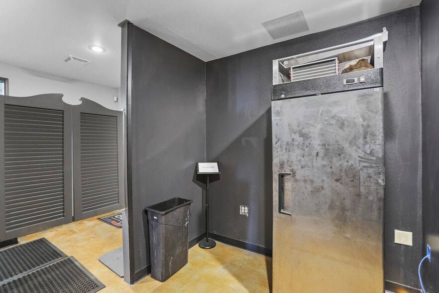 More Photos Of 31815 E Historic Columbia RI Hwy, Troutdale Convenience Store For Sale