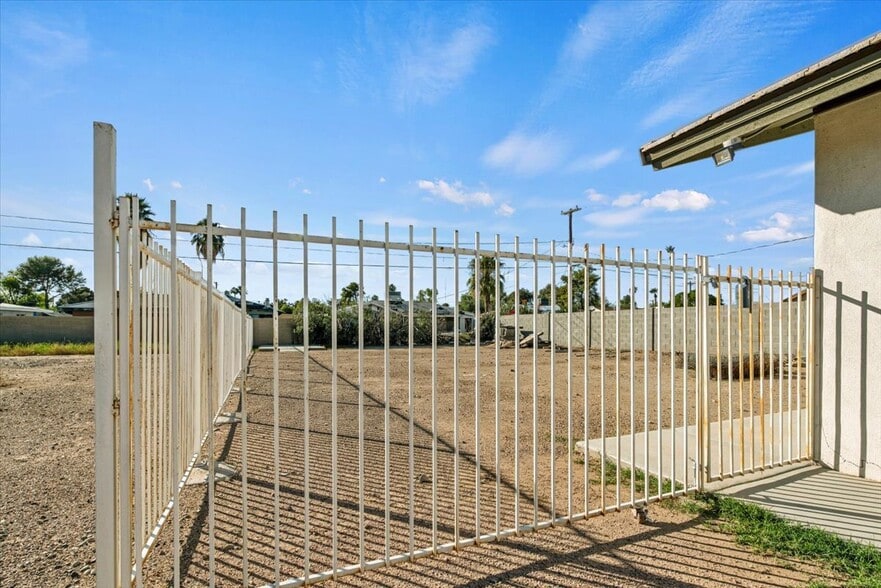 More Photos Of 550 N Center St, Mesa Office For Sale