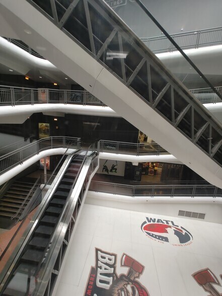 More Photos Of 2828 N Clark St, Chicago Unknown For Lease