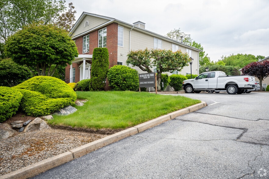 Primary Photo Of 33 College Hill Rd, Warwick Apartments For Lease