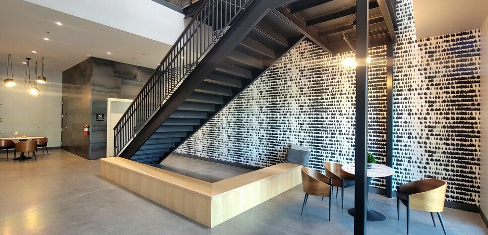 More Photos Of 7300 N Via Paseo Del Sur, Scottsdale Loft Creative Space For Lease