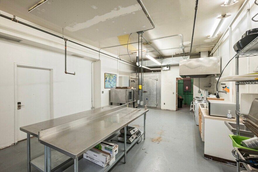 More Photos Of 115 NW State St, Pullman Loft Creative Space For Sale