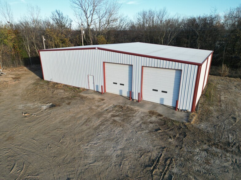 More Photos Of 28677 Amah Pkwy, Claremore Manufacturing For Lease