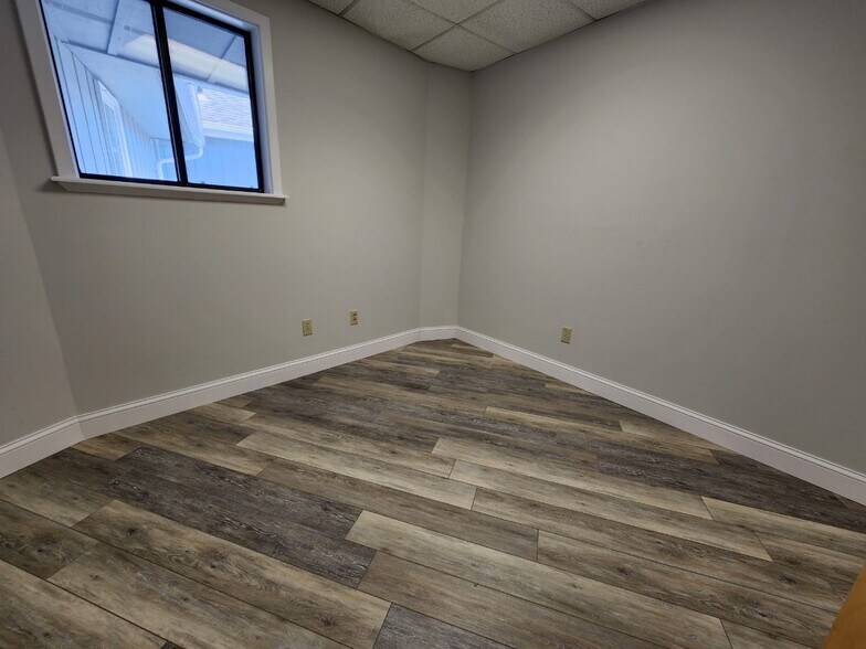 More Photos Of 1006 S Main St, Plantsville Office For Lease