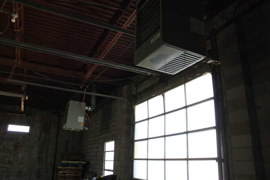 More Photos Of 1220 Mineral Wells Hwy, Weatherford Showroom For Sale