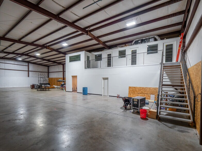 More Photos Of 13730 Immanuel Rd, Pflugerville Warehouse For Lease
