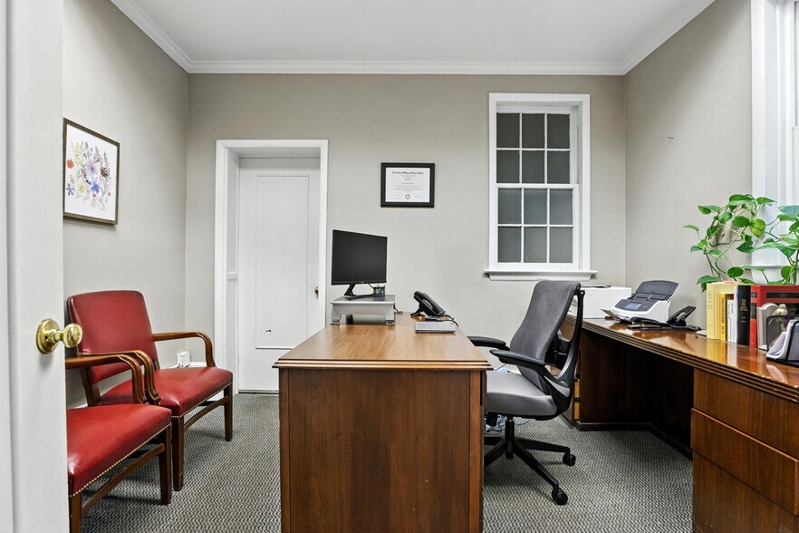 More Photos Of 616 N Washington St, Alexandria Office For Lease